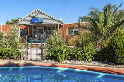 COMFORT INN COACH AND BUSHMANS - Darwin Holiday 0