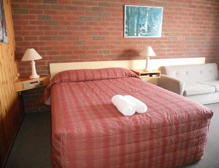 KY COUNTRY ROADS MOTOR INN - Darwin Holiday 1