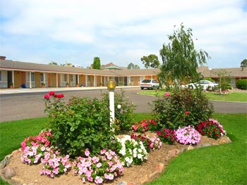 Bega Village Motor Inn - Darwin Holiday 0