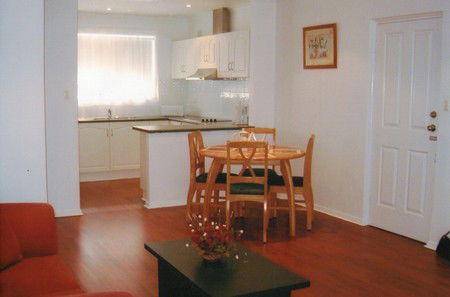 AA Madalena Court Holiday Apartments - Darwin Holiday 1