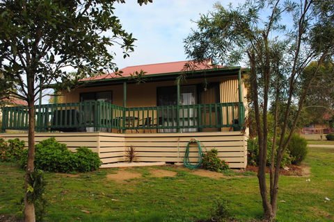 Lakes Entrance Country Cottages - Darwin Holiday 2