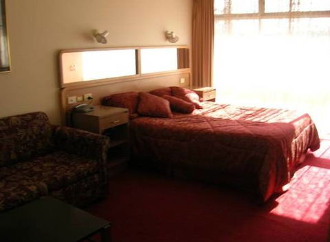 Peninsula Motor Inn And Tyabb Fly Inn - Darwin Holiday 1