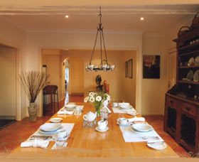 Ellis B And B - Darwin Holiday 1