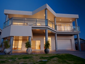 The Edge - Darwin Holiday 0