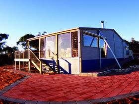 Wilderness Valley Studio Accommodation - Darwin Holiday 0