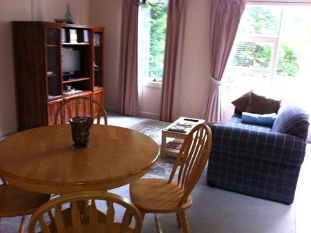 Riddlesdown Cottage - Darwin Holiday 5