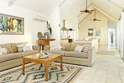 Absolute Beachfront Belongil Summerhouse - Darwin Holiday 1