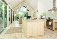 Absolute Beachfront Belongil Summerhouse - Darwin Holiday 2