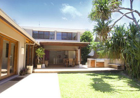 Barefoot On Tallow's - Darwin Holiday 0