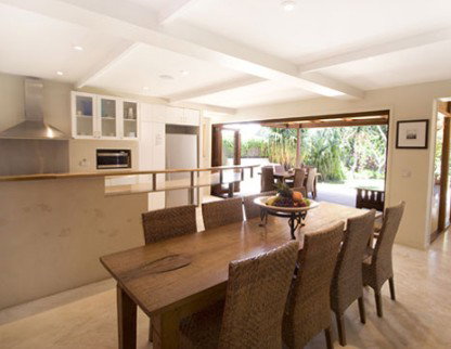 Barefoot On Tallow's - Darwin Holiday 1