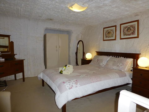 Underground Bed And Breakfast - Darwin Holiday 0