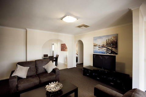 Balcony On Sixth Lodge - Darwin Holiday 3