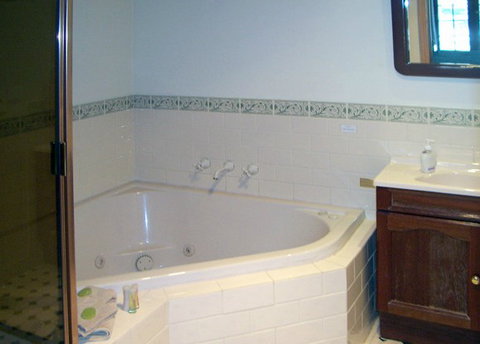 McLaren Ridge 1 - McLaren Ridge Log Cabins - Darwin Holiday 0