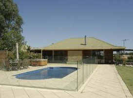 McLaren Ridge 4 - McLaren Ridge Log Cabins - Darwin Holiday 2