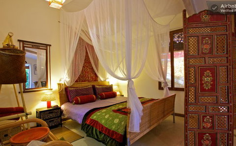 The Lotus Eater - Darwin Holiday 0