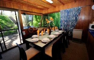 Moving Waters Self Contained Moored Houseboat - Darwin Holiday 4