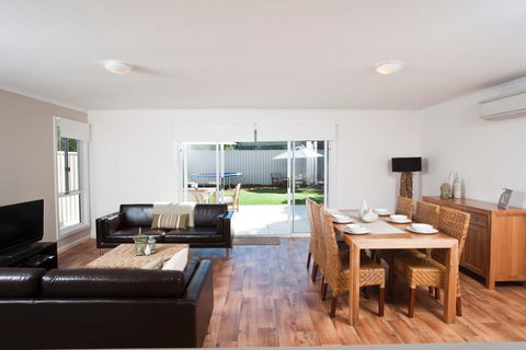 Coast & Vines @ Moana Beach - Darwin Holiday 1