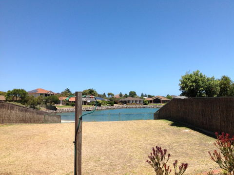 Lakeside Getaway - Darwin Holiday 6