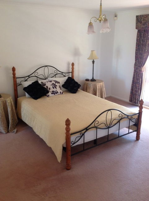 Lakeside Getaway - Darwin Holiday 8