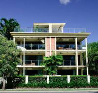 Cairns Beachfront Apartment - Darwin Holiday