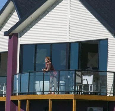 Mrs - Darwin Holiday 1