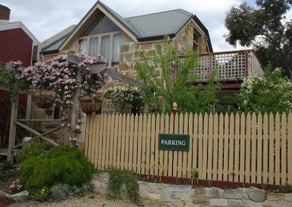 Cascade View Holiday Rentals - Darwin Holiday 1