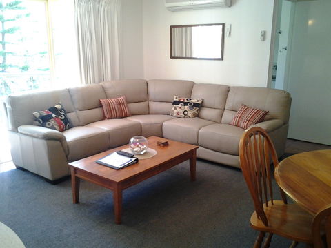 Rainbow Getaway Holiday Apartments - Darwin Holiday 2