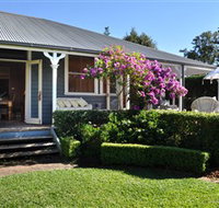 Blooms in Berry - Darwin Holiday