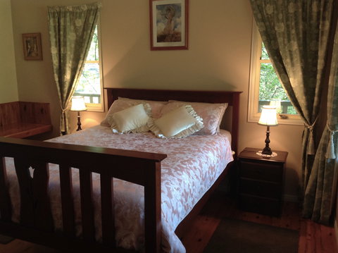 Maleny Country Cottages - Darwin Holiday 0