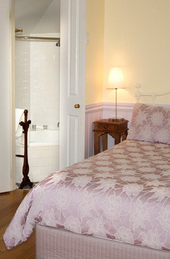 Hyams Beach Seaside Cottages - Darwin Holiday 2