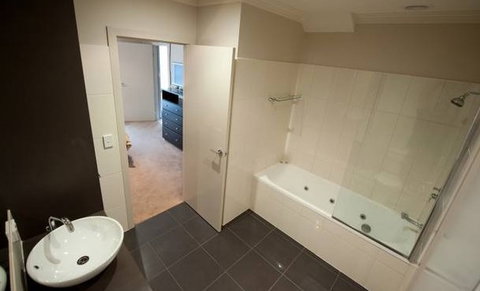 Executive Townhouse, Ballarat - Darwin Holiday 1