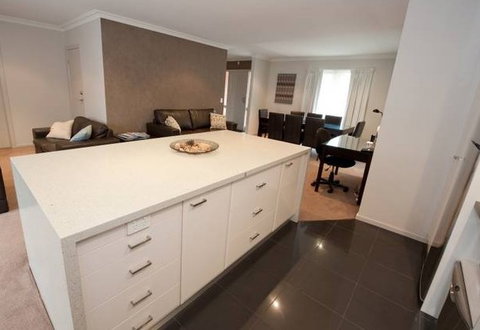 Executive Townhouse, Ballarat - Darwin Holiday 3