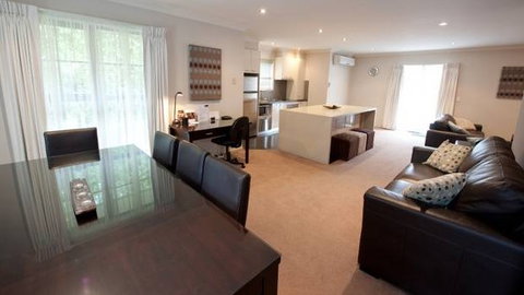 Executive Townhouse, Ballarat - Darwin Holiday 4