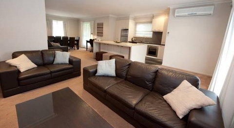 Executive Townhouse, Ballarat - Darwin Holiday 5