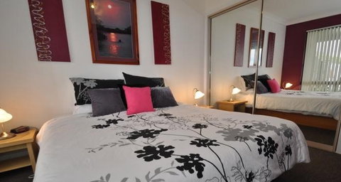 Beachfront Apartments Narooma - Darwin Holiday 4