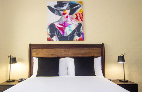 Crescent Motel - Darwin Holiday 1