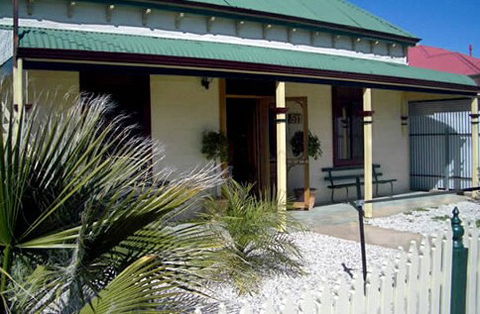 Emaroo Cottage On Argent Street - Darwin Holiday 1