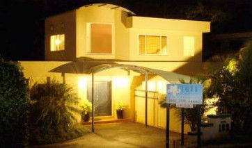 Azura Beach House Bed And Breakfast - Darwin Holiday 5
