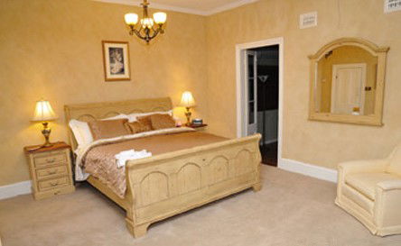 Ms. - Darwin Holiday 3