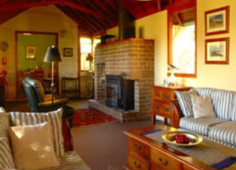 Broomelea - Darwin Holiday 0