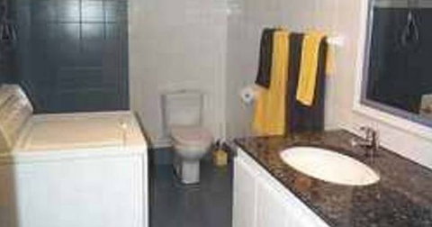 A Beach House Near Manly - Darwin Holiday 0