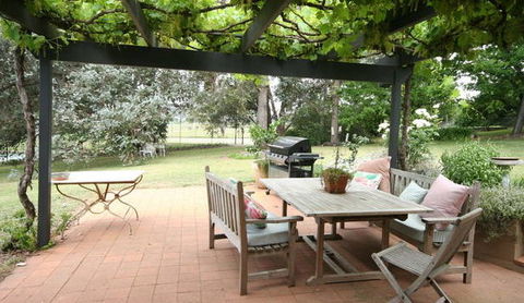 A Church And Homestead In Mudgee - Darwin Holiday 4