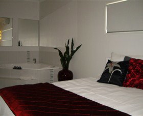 Barooga On Pier - Darwin Holiday 1