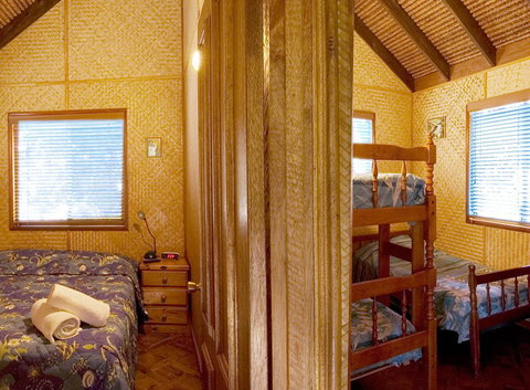 Straddie Bungalows - Darwin Holiday 4