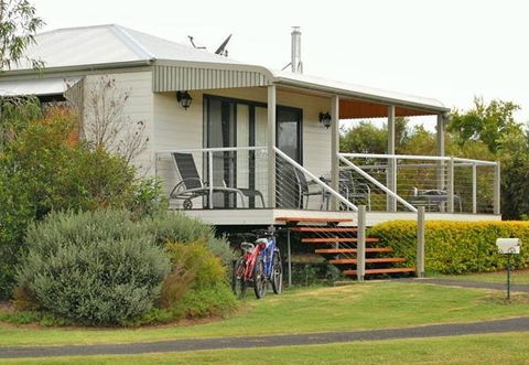 Scenic Rim View Cottages - Darwin Holiday 6