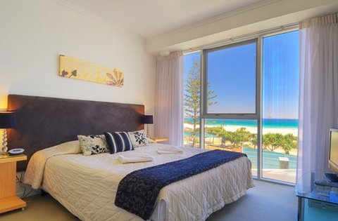 Reflection Tower Two - Darwin Holiday 3