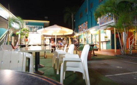 Backpackers In Paradise - Darwin Holiday 2