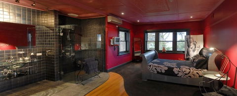 Oakdene Vineyards Guesthouse - Darwin Holiday 0