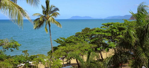 Roydon Beachfront Holiday Apartments - Darwin Holiday 1