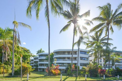 Roydon Beachfront Holiday Apartments - Darwin Holiday 5